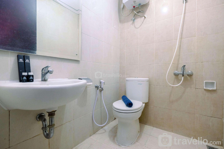Bathroom 3, Elegant Nifarro Park 2BR Apt with View By Travelio, Jakarta Selatan