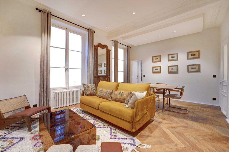 Living room 2, Charm and Elegance for 8p/3br - Grands Boulevards, Paris