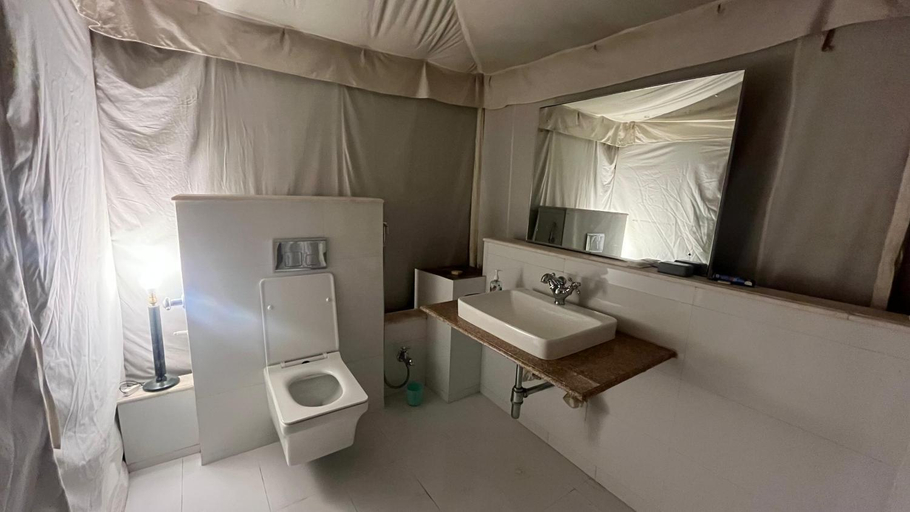 Bathroom 5, Happy Homestay Rooms, Jaipur