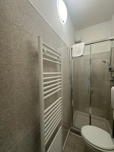 Bathroom 4, Albergo del Pozzo, Modena