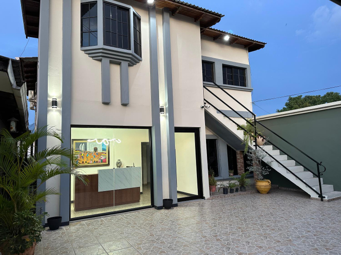 Exterior & Views