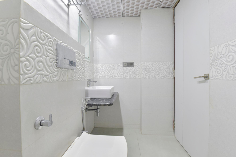 Bathroom 4, Fabhotel Pearl Square, Jaipur