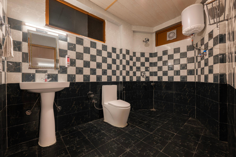 Bathroom, Seven Hills Resort Manali By Him Haults Hospitality, Kullu