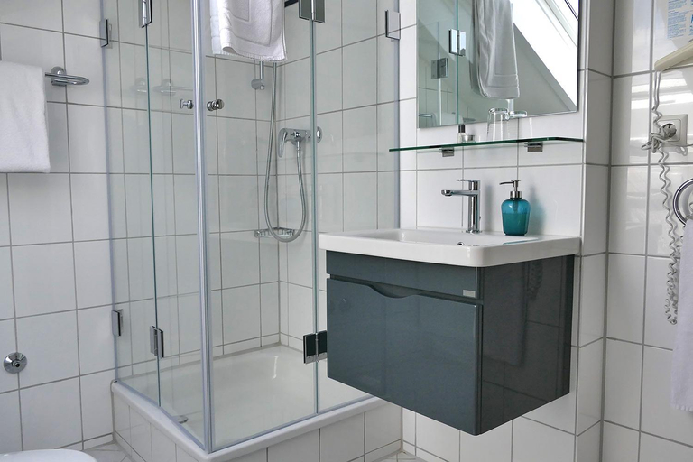 Bathroom 4, Hasi's Hotel, Ebersberg