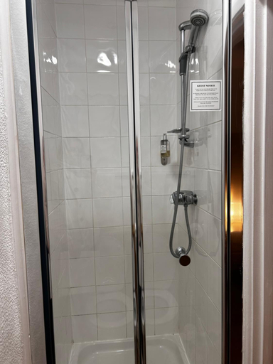 Bathroom 2, Kearton Guest House, North Yorkshire