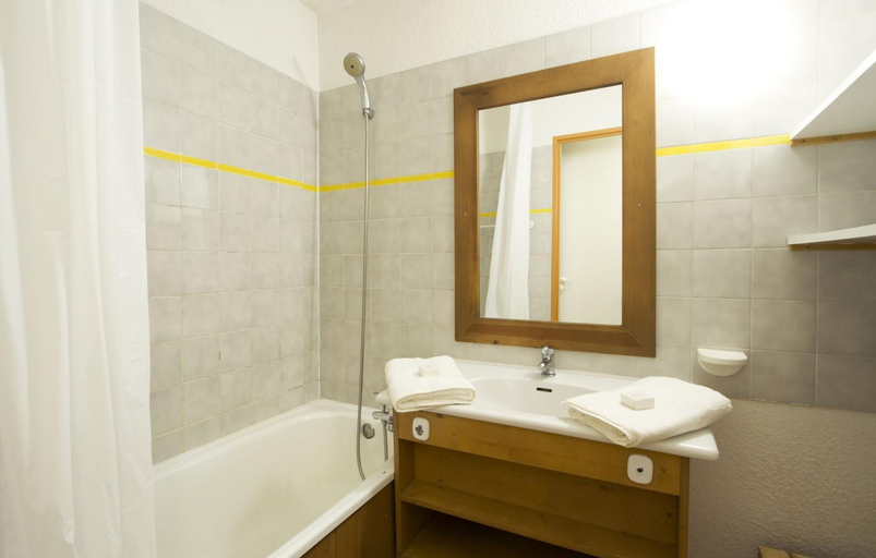 Bathroom 3, Residence Odalys Les Hauts du Rogoney, Savoie