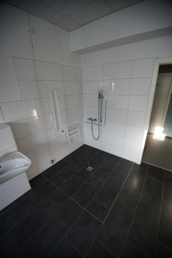 Bathroom 5, Hostel Messe Laatzen, Region Hannover