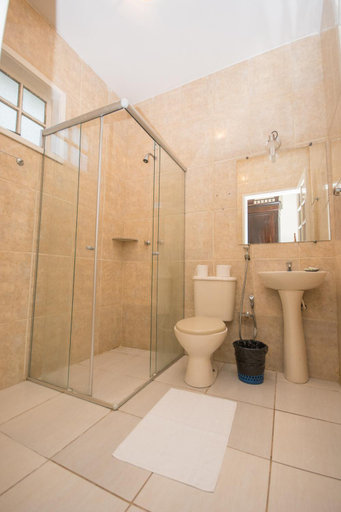 Bathroom 4, Pousada Arara, Valencia