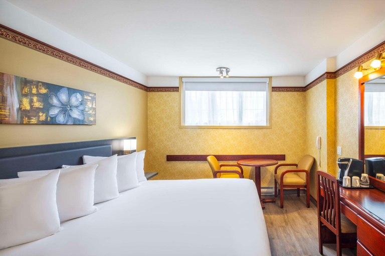 Bedroom 3, Les Suites de Laviolette Ascend Hotel collection, Francheville