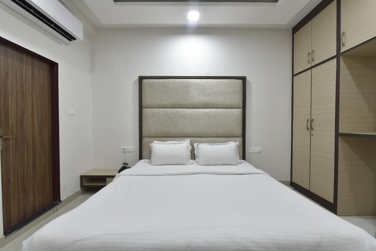 Bedroom 3, Hotel Crown Plaza, Malviya Nagar, Jaipur