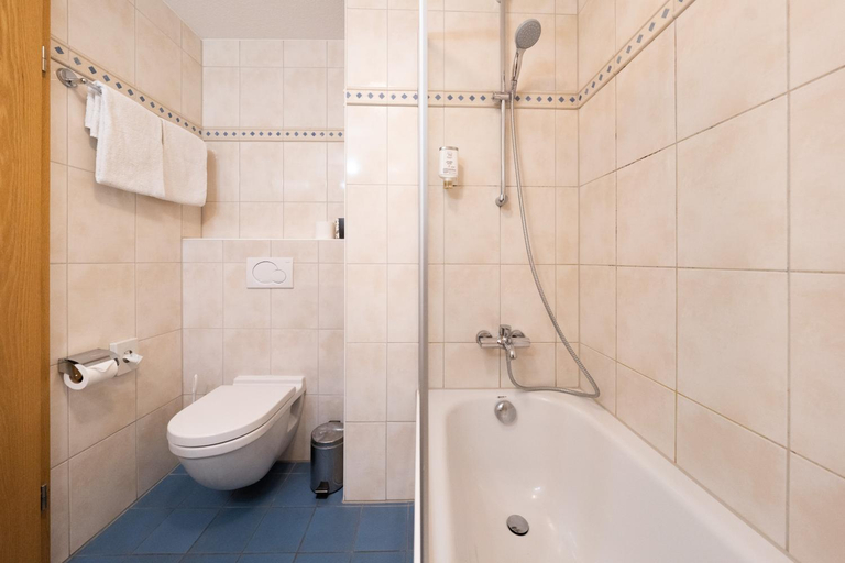 Bathroom 4, ates Hotel Kehl, Ortenaukreis