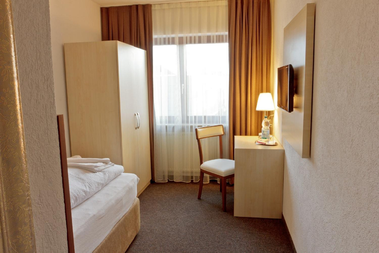 Bedroom 2, Hotel Ganita Weil am Rhein, Lörrach