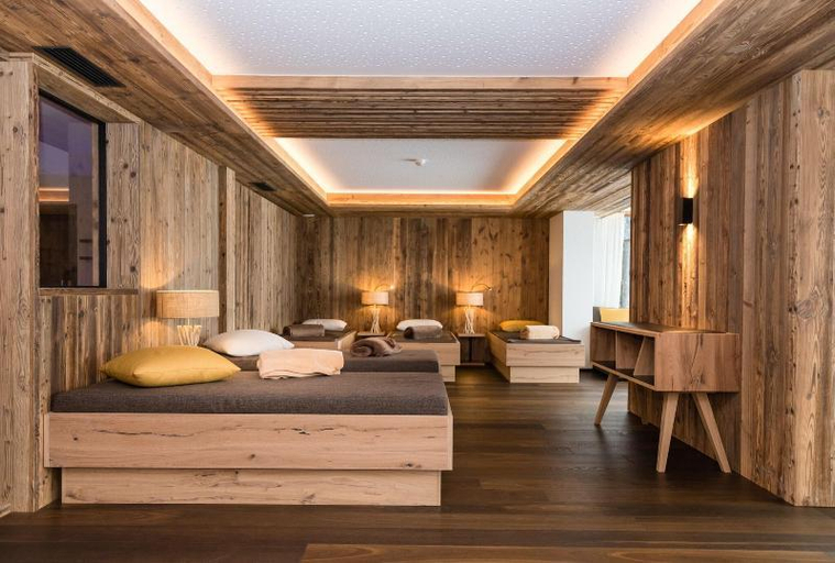 Bedroom 3, Dolomites Nature Hotel Vigilerhof, Bolzano