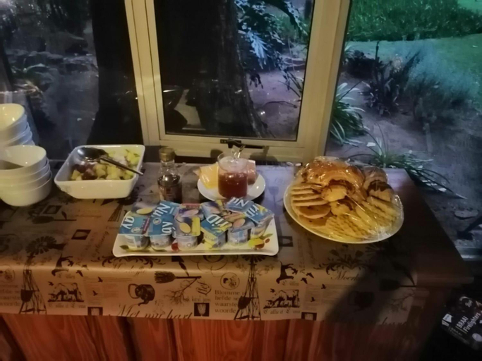 Others 5, Azrielle Guesthouse, Fezile Dabi