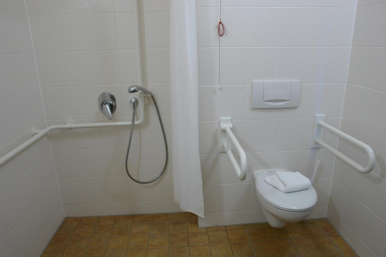 Bathroom 5, Euroville Jugend- und Sporthotel, Burgenlandkreis