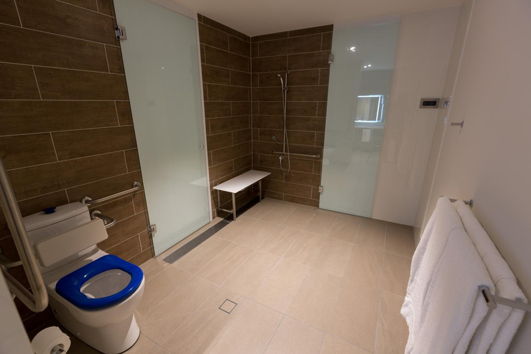 Bathroom 4, Porter's Plainland Hotel, Laidley