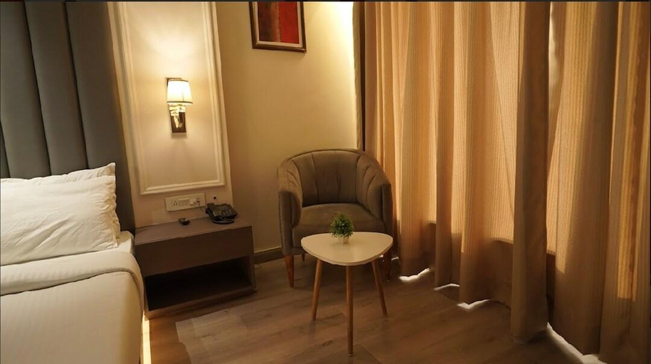 Bedroom 3, Central Park, Bhopal