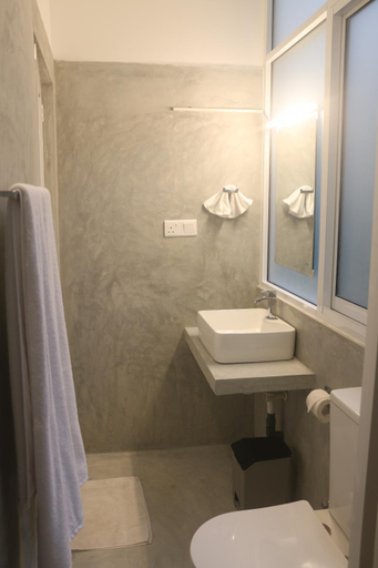 Bathroom 5, Unawatuna Apartments, Habaraduwa