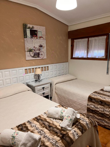 Bedroom 2, HOSPEDAJE MARISA, Cantabria
