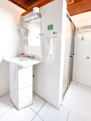 Bathroom, Hotel das Rosas, Sapiranga
