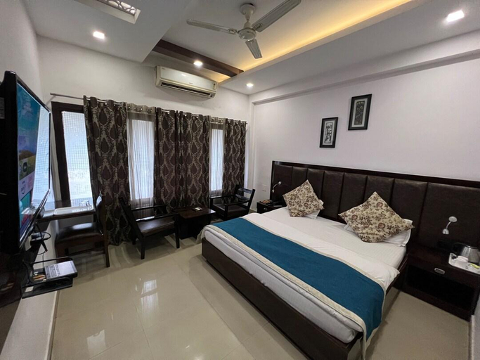 Bedroom 2, Hotel Deepshikha, Dehradun