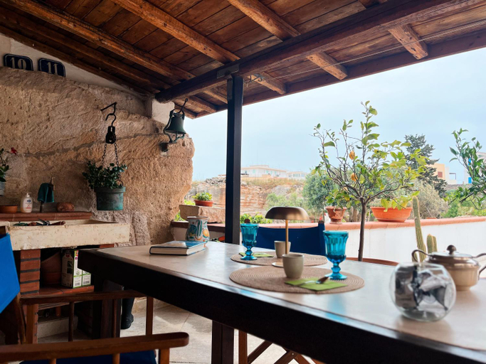 Others 4, Il Cactus: una piccola oasi in paese, Trapani