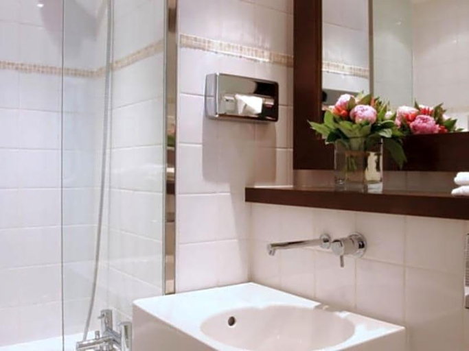 Bathroom 3, Le Clos Medicis, Paris