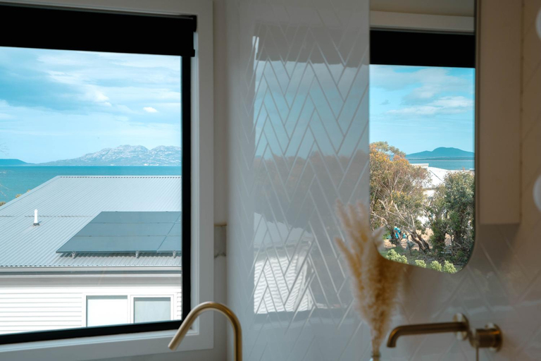 Others 5, The White House ~ Your ultimate escape!, Glamorgan-Spring Bay