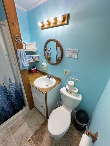 Bathroom 2, The Notch Hostel, Grafton