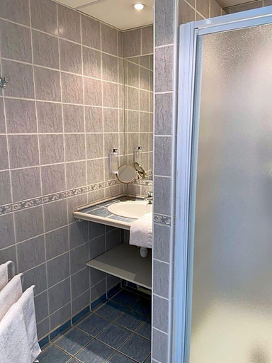 Bathroom 4, Cit'Hotel Le Louvre Orange, Vaucluse