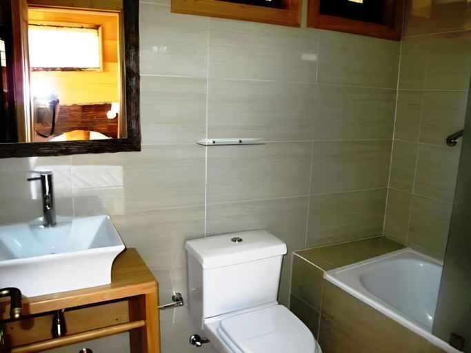Bathroom 5, Parque Quilquico, Chiloé