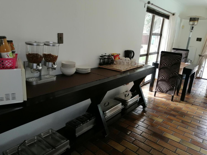 Others 3, Azrielle Guesthouse, Fezile Dabi