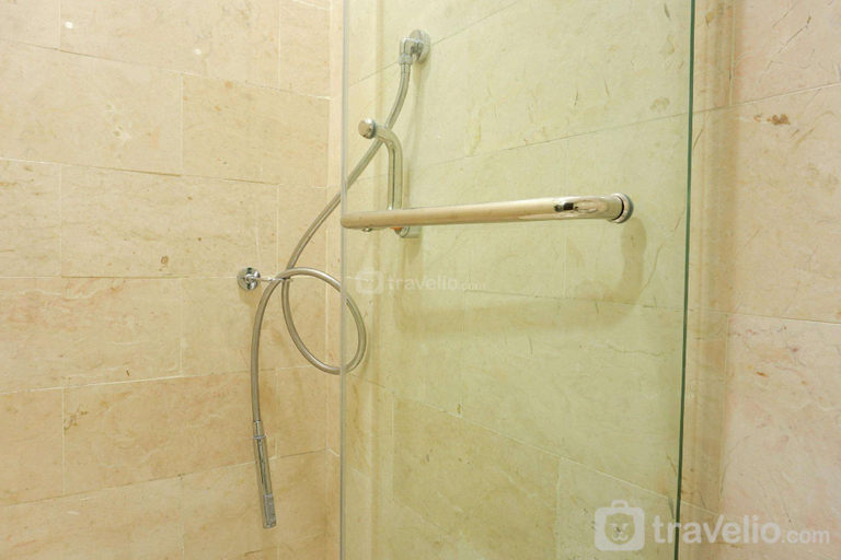 Bathroom, Modern 2BR at The Masterpiece Apt By Travelio, Jakarta Selatan