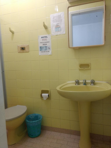 Bathroom 3, Hotel Britania, Ilhéus