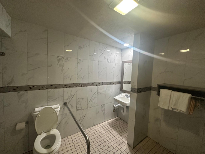 Bathroom 3, San Bernardino, San Bernardino