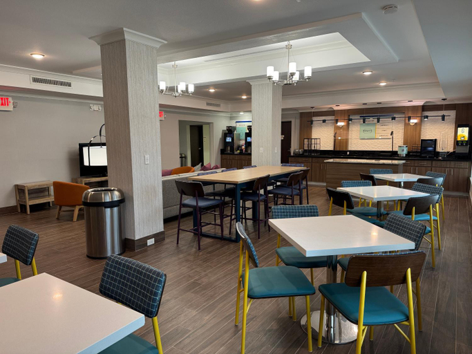 Food & Drinks 5, Garner Hotel LONGVIEW SOUTH by IHG, Gregg