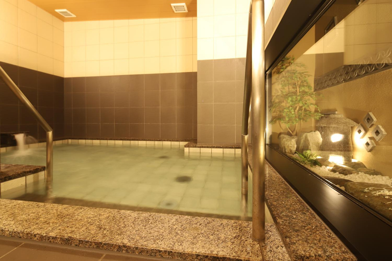 Others 4, Ab Hotel Konan, Konan