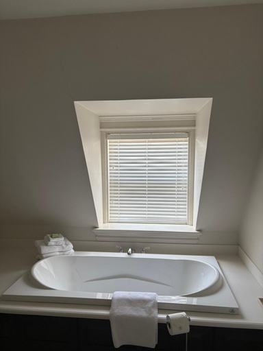 Bathroom 3, Ryan Mansion, Division No. 1