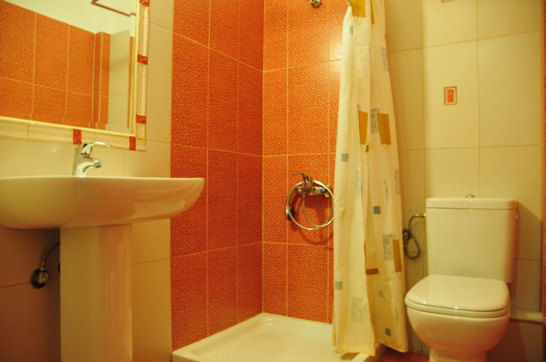 Bathroom 3, Gogos Hotel, Thessaly