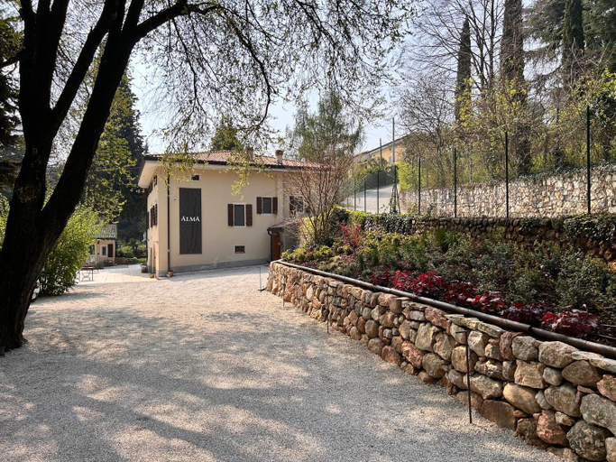 Exterior & Views, Relais Villa Alma, Verona