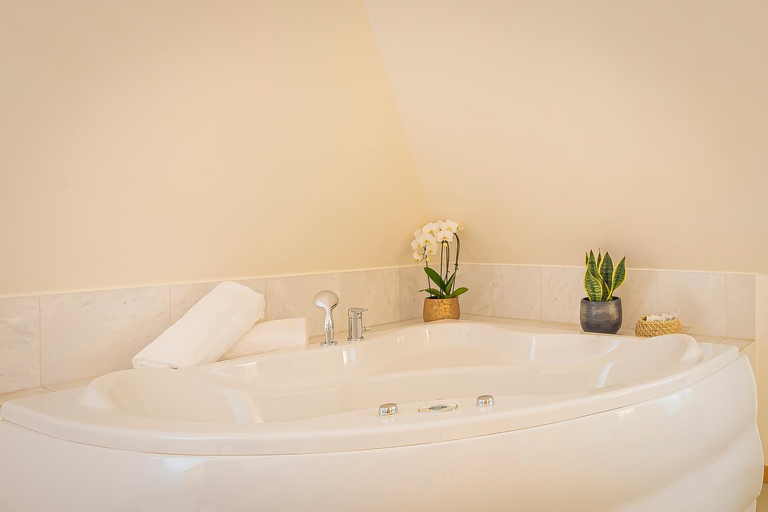 Bathroom 3, Hotel du Cheval Blanc - City center, La Gruyère