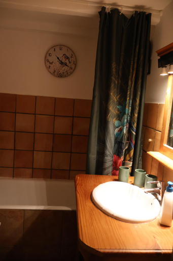 Bathroom 2, Gites Chambres d'hotes Mazet du Marechal Ferrant, Bouches-du-Rhône