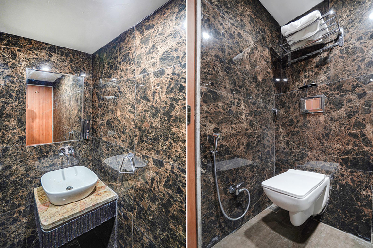 Bathroom 4, Fabhotel Shrinath Casa Inn, Raisen