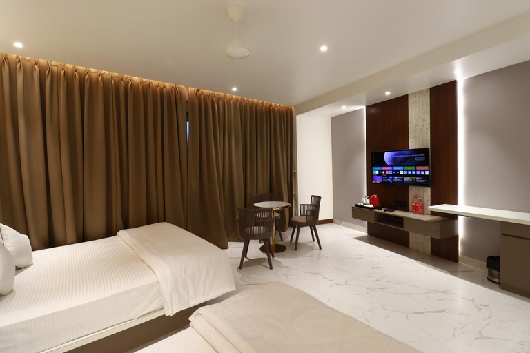 Bedroom 3, Hotel Lemore Stay & Dine, Solapur