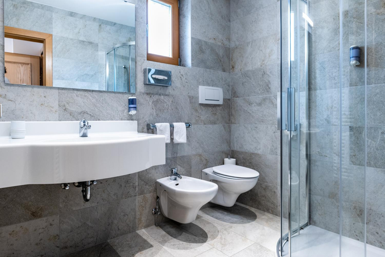 Bathroom 4, Hotel Vernel, Bolzano
