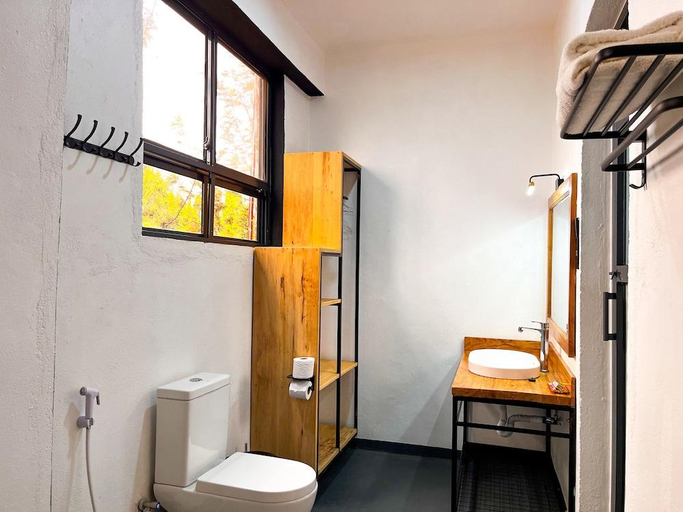 Bathroom 4, Njiro Climax Resorts, Arusha Urban