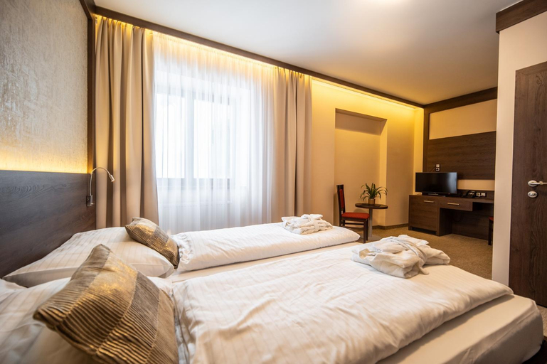 Bedroom 2, Wellness Hotel Jason, Ilava