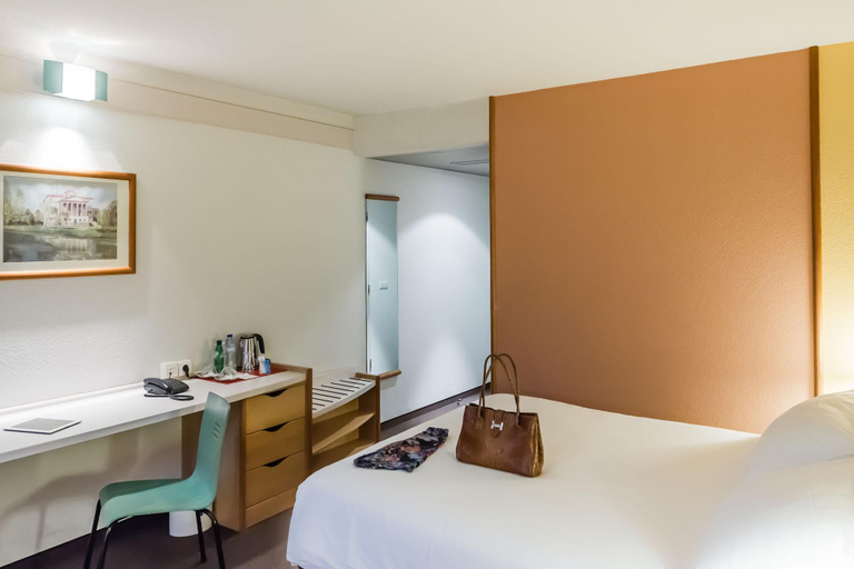 Bedroom 4, ibis Porto São João, Porto