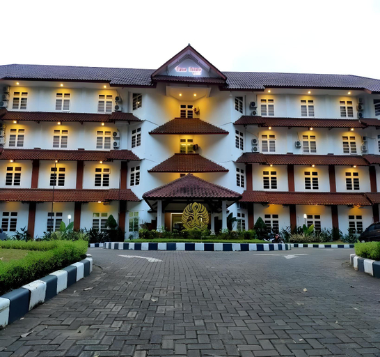 Exterior & Views