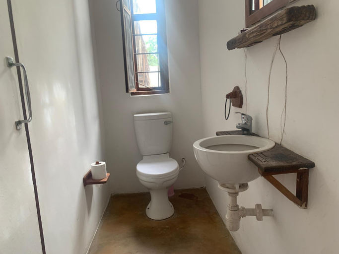 Bathroom 3, The Slow Leopard Kilwa, Kilwa